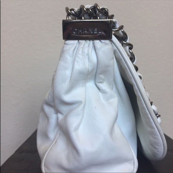 ‼️sale ‼️Chanel white lambskin flap bag - Picture 7 of 8